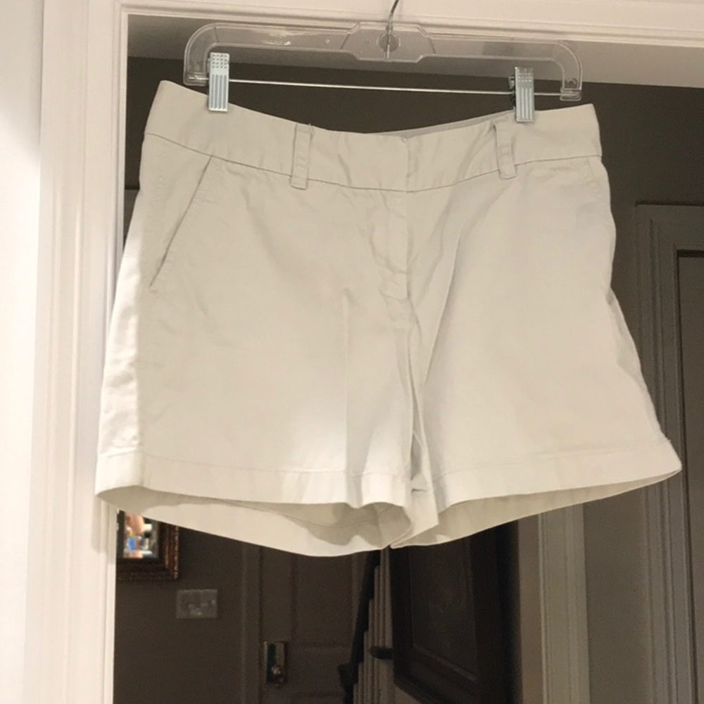 Vineyard Vines Khaki color shorts